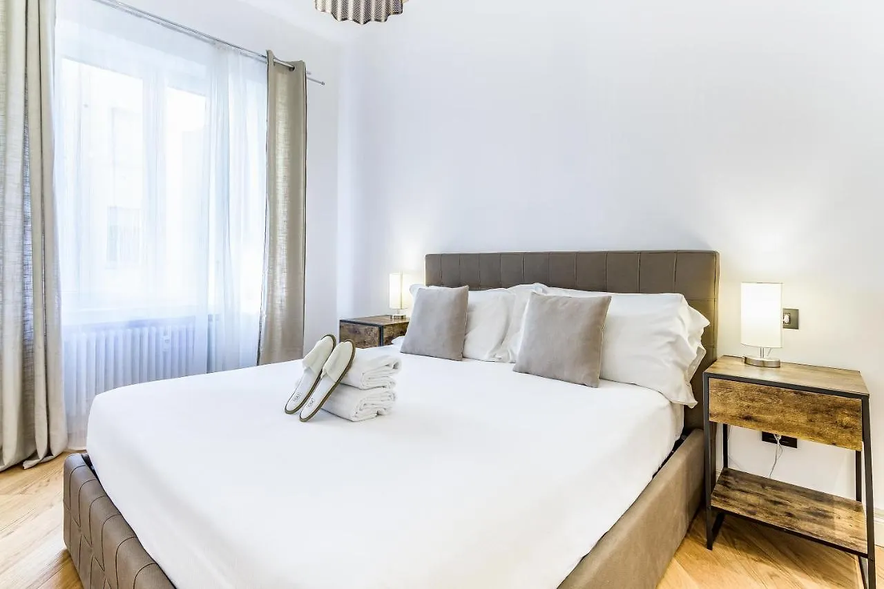 מילאנו Beplace Apartments In San Babila איטליה