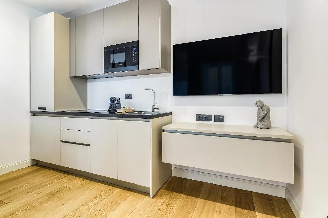 מילאנו Beplace Apartments In San Babila איטליה