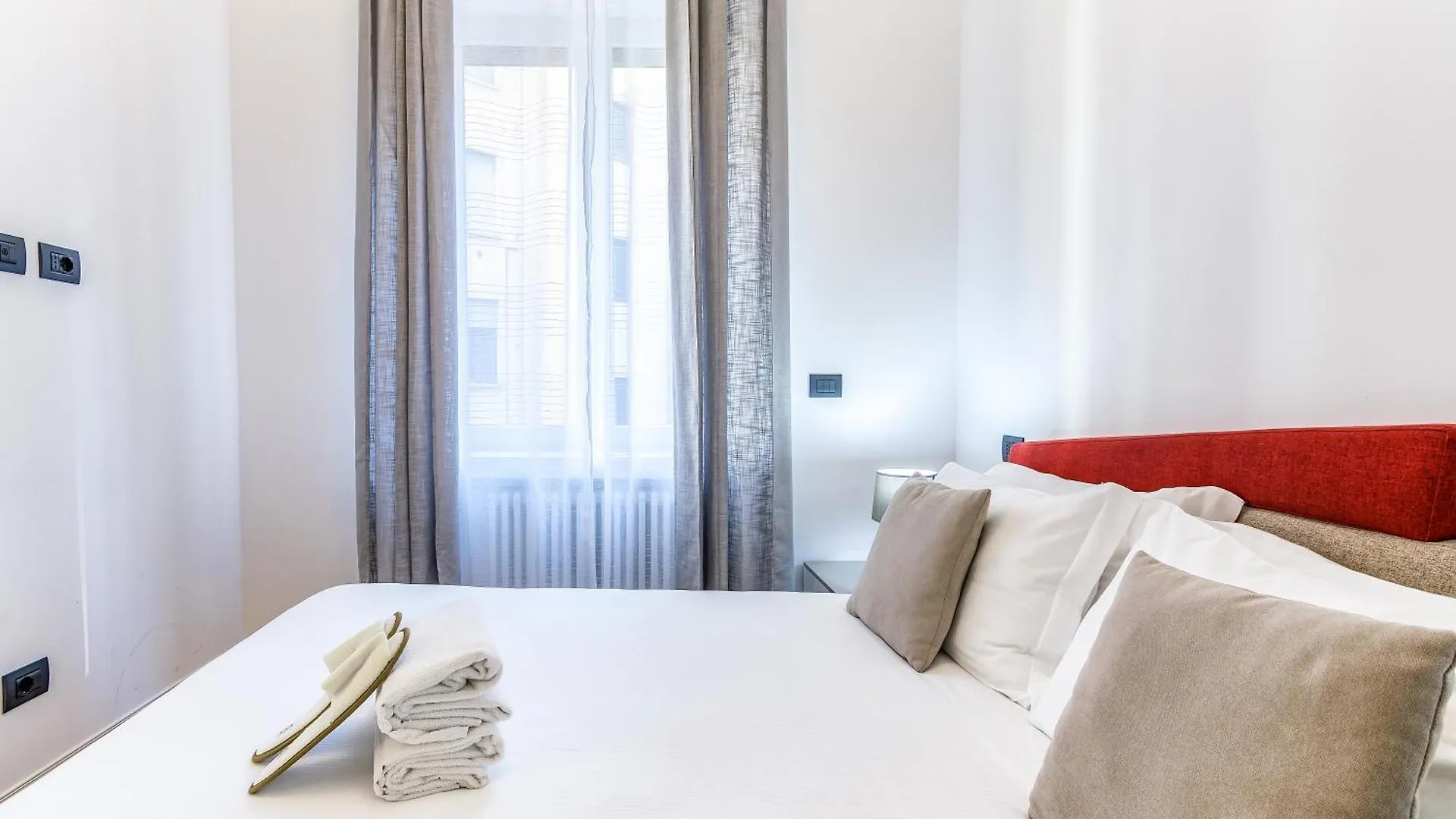 Beplace Apartments In San Babila Milan